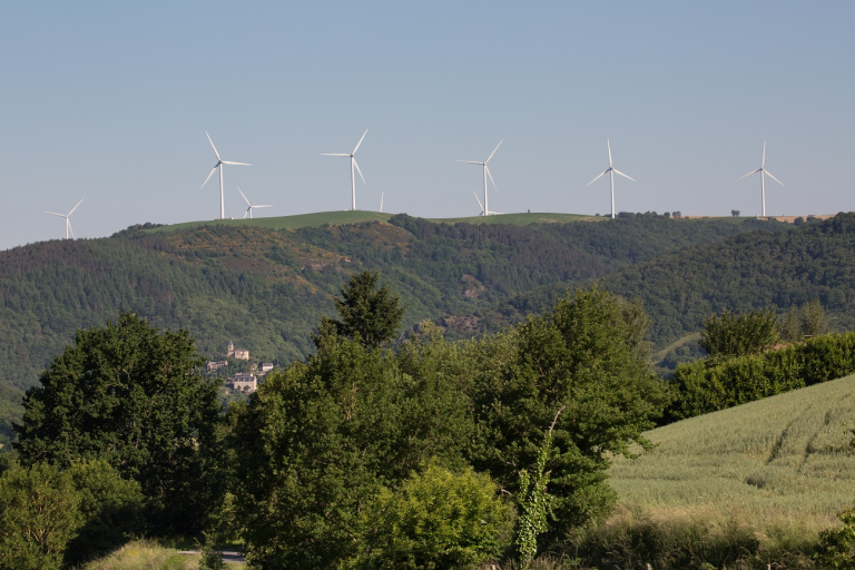 Vue sur les éoliennes d'Assac