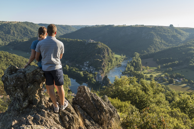 Couple au ruines du château à Ambialet