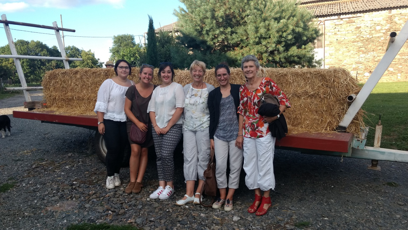 Equipe de l'office de tourisme de la Vallée du Tarn 2017composée de 7 femmes