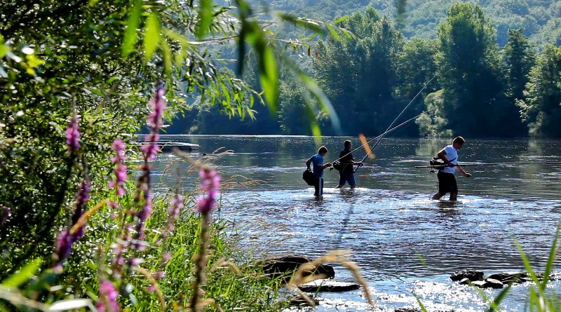 3 pêcheurs qui pêche dans le Tarn