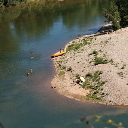 Baignade dans la rivière Tarn à Trébas