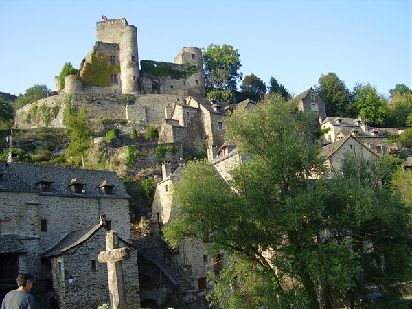 Vue sur le château de Belcastel