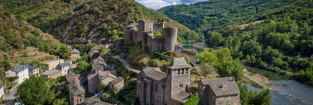 Vue d’ensemble du village de Brousse-le-Château