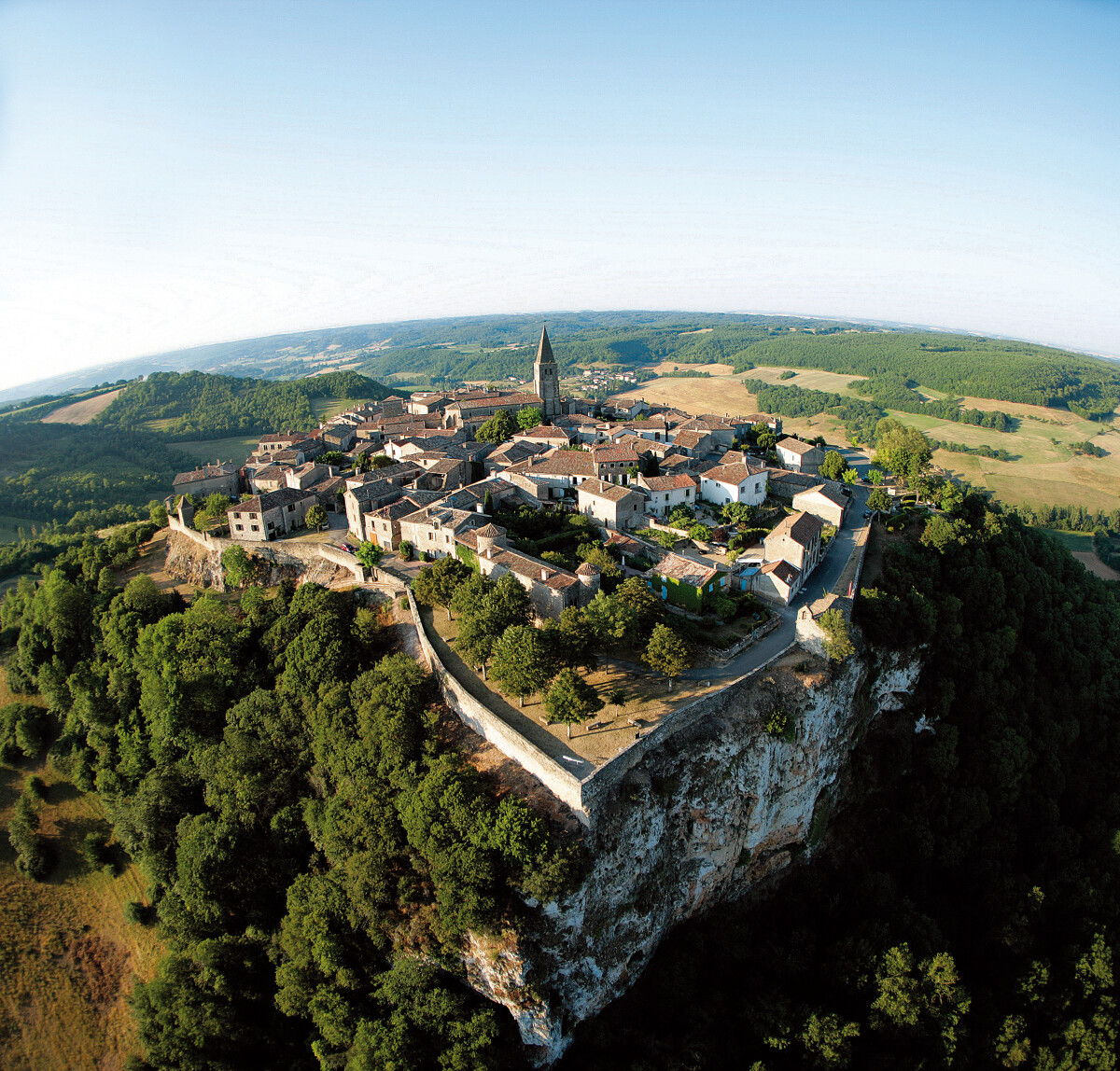 Vue aérienne de Puycelsi